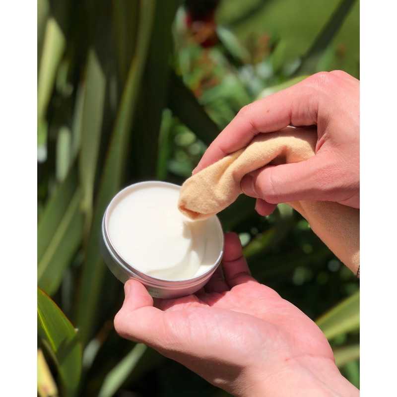 Como aplicar la crema nutritiva para zapatos y accesorios de pieles delicadas