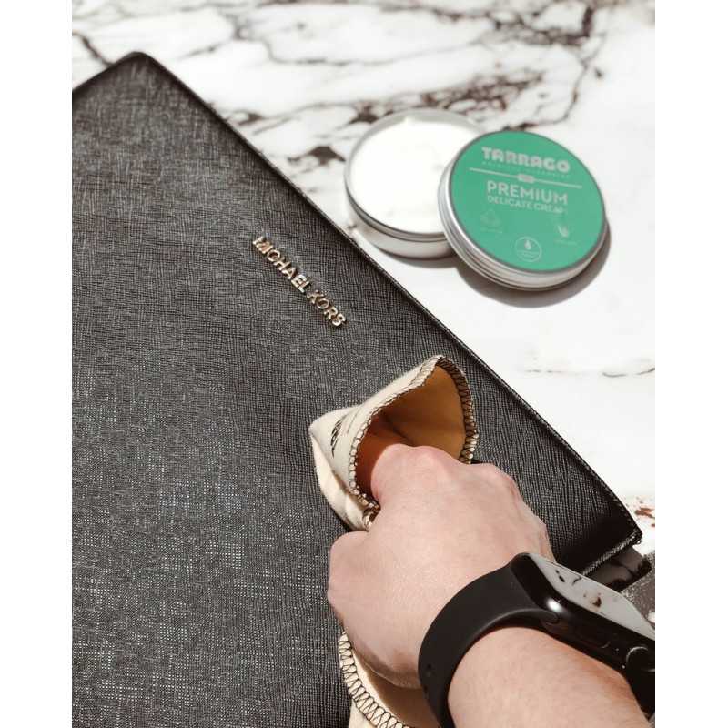 Crema hidratante y limpiadora para accesorios de piel como bolsos o cinturones