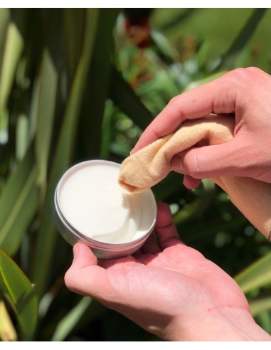 Como aplicar la crema nutritiva para zapatos y accesorios de pieles delicadas